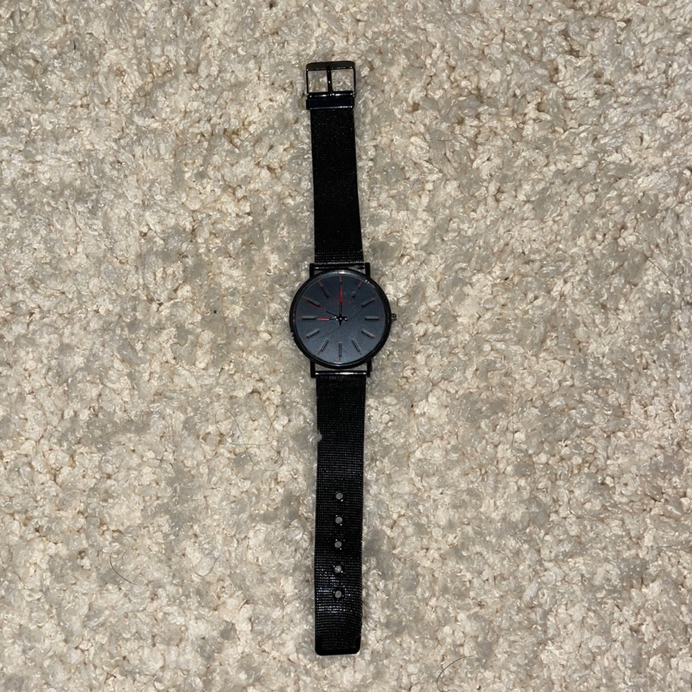 Larannzo Watch Black mesh with red accents